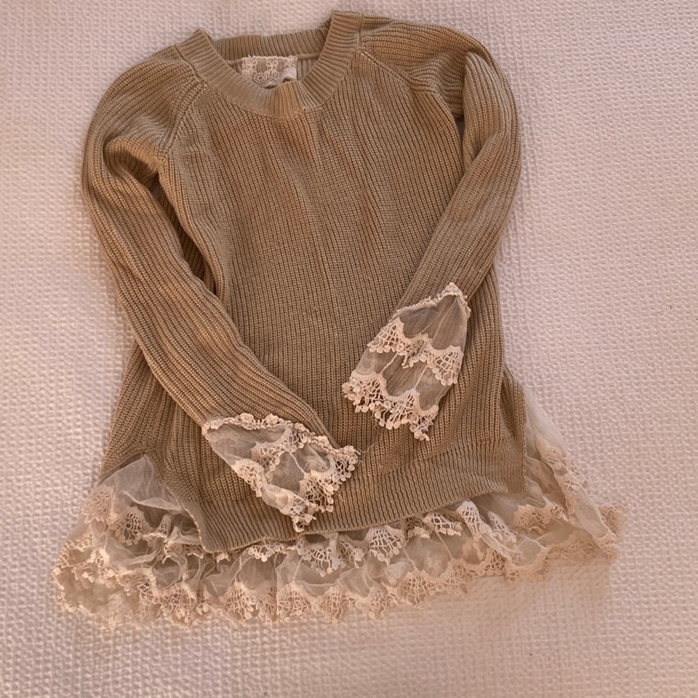 Spool 72 bohemian sweater with cream lace detail. Women’s small.